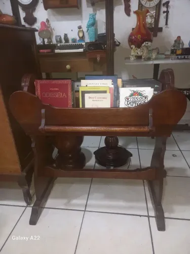 Porta livros de madeira maciça