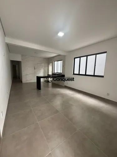 Casa Geminada linear, 03 Quartos com suite, closet, 02 vagas de garagens