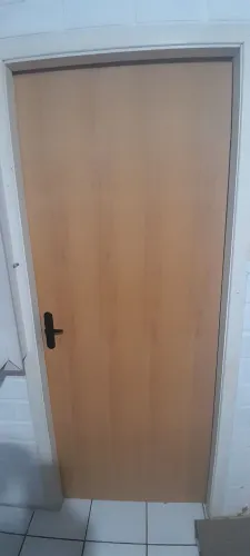 Porta de madeira a venda 