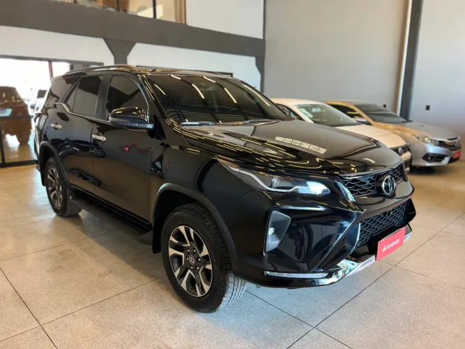 Toyota Hilux SW4 SRX Plat. 4X4 2.8 TB Die. Aut. 2025