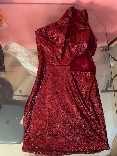 Vestido em paete vermelho. C/ Bojo R$90,00. Retirada na principal do Geisel ou Uber Moto.