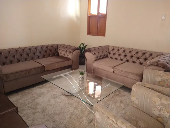 Conjunto composto de três peças. Sinônimo de luxo e elegância