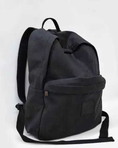 Mochila preta nova