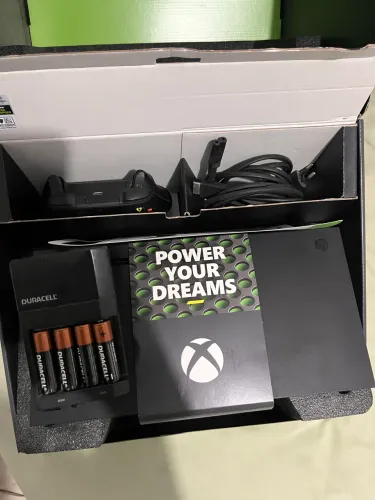 XBOX SERIES X + Controle + Pilhas recarregáveis Duracell