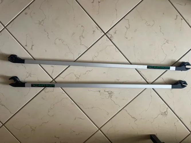 um par de racks de teto para carro, marca "Long Life CROS". 
