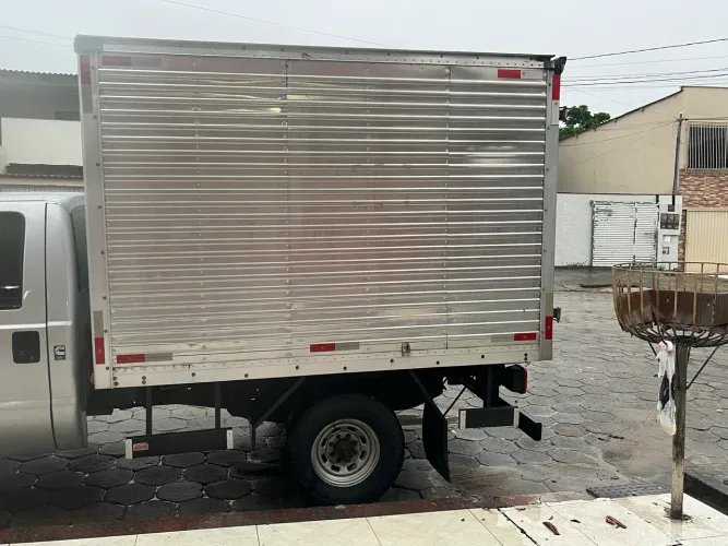 Vendo ou troco por um maior, somente o baú da f350.