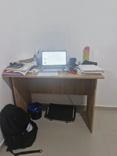 Mesa escritório com chaves nova 