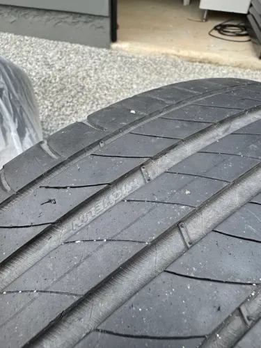 Vendo 4 pneus 185/60 R15 Michelin