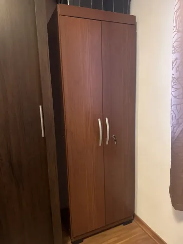 Vendo armário de madeira para quarto