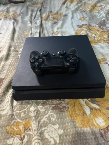 Ps4 slim 1TB seminovo, com 1 controle original e todos os cabos.
