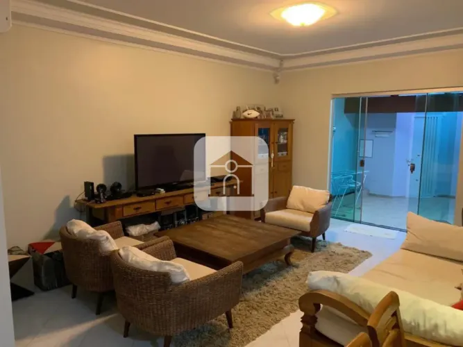 Casa para venda no bairro Alto Umuarama.