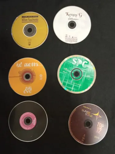 6 CDs originais diversos artistas conforme fotos.