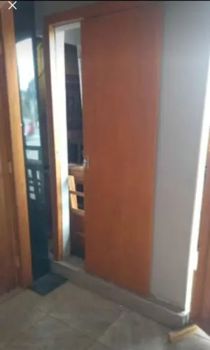 Vendo porta de madeira de embutir