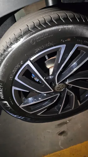 Jogo 2 pneus 215 55 R18 michelin primacy 4. Tracker taos