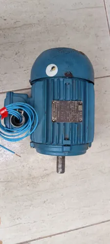 Motor de indução trifásico - 220 / 380 V