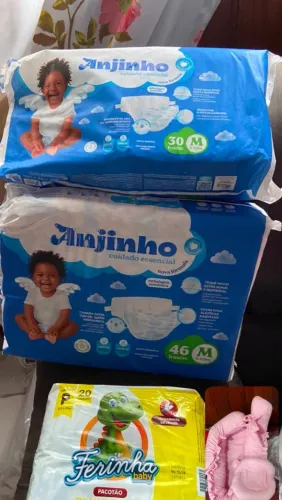 Vende-se ninho redutor novo mais esses pacote de fraldas novos 