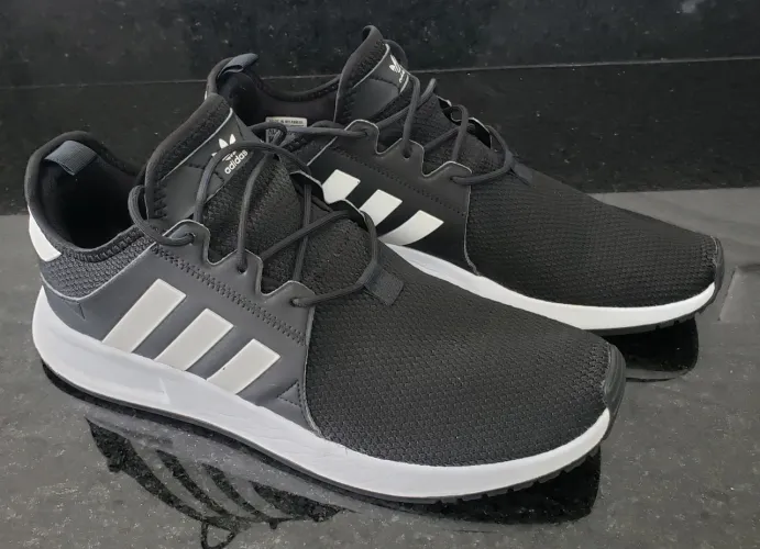 Tênis Preto da Marca Adidas - Tamanho 41