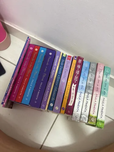 Coleção completa Paula Pimenta- 16 livros 
