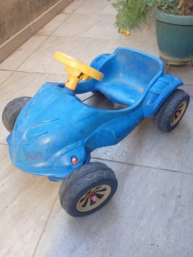 Carrinho infantil com pedal