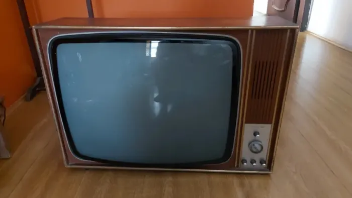 Tv antiga Philco Ford (nao funciona) 26 polegadas!