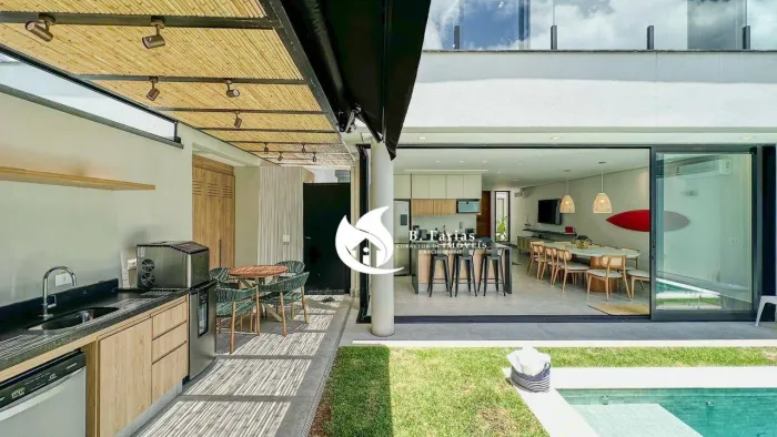 CASA EM CONDOMINIO FECHADO COM 05 SUITES NA AVENIDA DA PRAIA