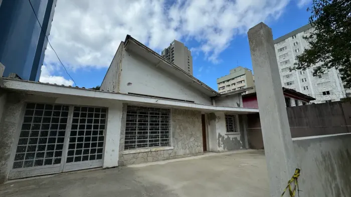OPORTUNIDADE: Casa Comercial de 496 metros quadrados disponível para Locação!