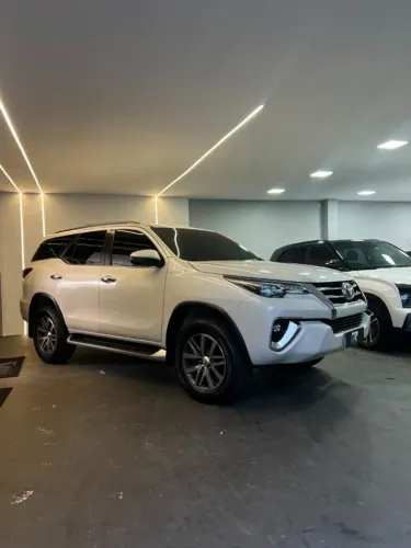 Toyota Hilux SW4 SRX 4X4 2.8 TDI 16V Dies. Aut. 2019