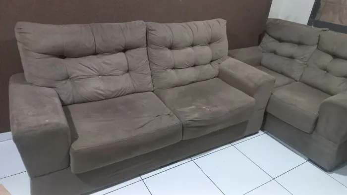 Sofá de 3 e dois lugares 