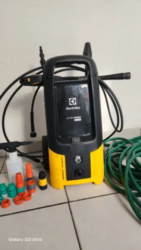 Lavadora de alta pressão Electrolux<br>UltraWash 2200 PSI e motor de 1800w<br>+ acessórios