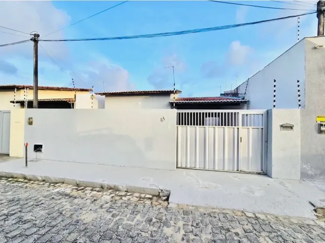RS | VENDE-SE CASA COM 3/4 NO PARQUE DAS EXPOSIÇÕES