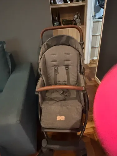 Vendo carrinho de bebê com Moisés Merano