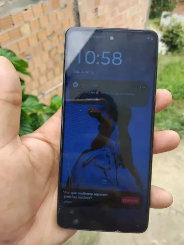 Vendo moto g24 valor 300 reais