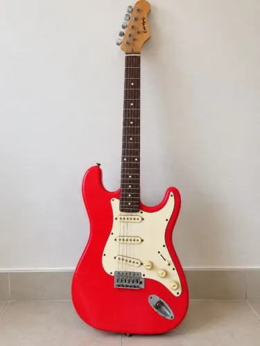 Guitarra Elétrica Everfun Vermelha - Precisa Trocar as Cordas