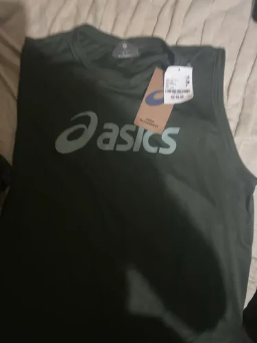 regata esportiva asics, verde militar. Nova. Nunca usada.