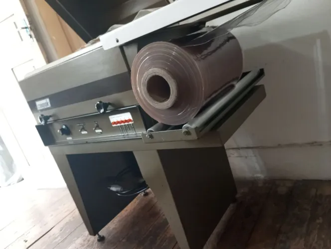 Seladora l, conjugada a vácuo termo encolhive, 55 x 40. R$ 3.800.  máquina Muito nova