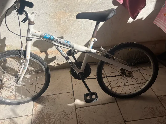 Bicicleta branca para vender em Marília