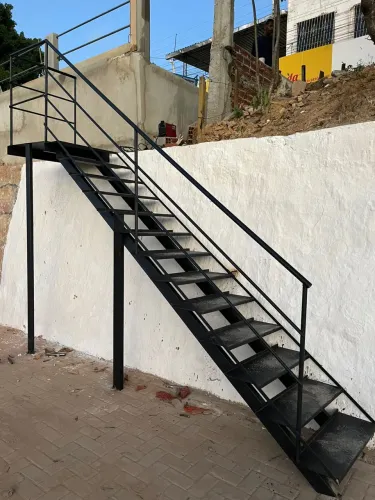 Escadas retas e caracol instalação rápida imediata
