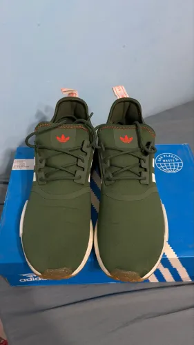 Adidas NMD R1 verde tam 43, confortável, conservado, com caixa. Confira!