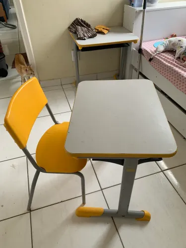 Mesa de estudo infantil