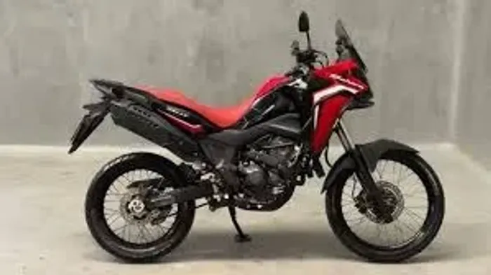 Moto Sahara 300 vermelho