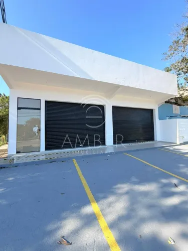 LOJA COMERCIAL NOVA COM 90 M² E 3 VAGAS EM EXCELENTE LOCALIZAÇÃO EM BÚZIOS NA RASA