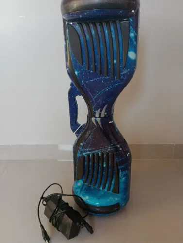 Hoverboard azul com carregador e capa
