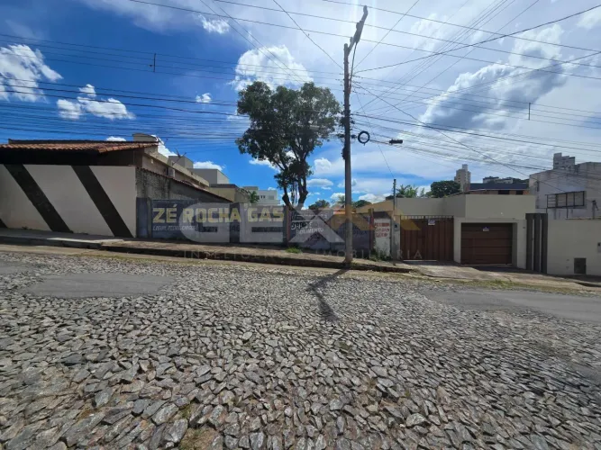 Terreno à Venda no Bairro Belvedere em Divinópolis MG.