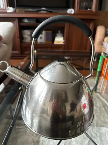 Chaleira de Inox com Apito e Alça Metálica