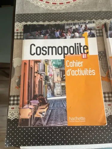Apostilas de Francês Cosmopolite