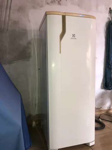 GELADEIRA ELECTROLUX FROSSFREE