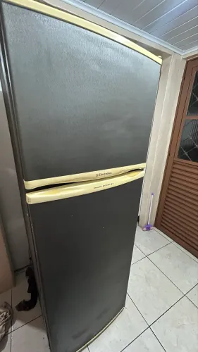 Geladeira Electrolux dc360