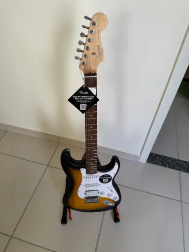 Guitarra stratocaster Squier