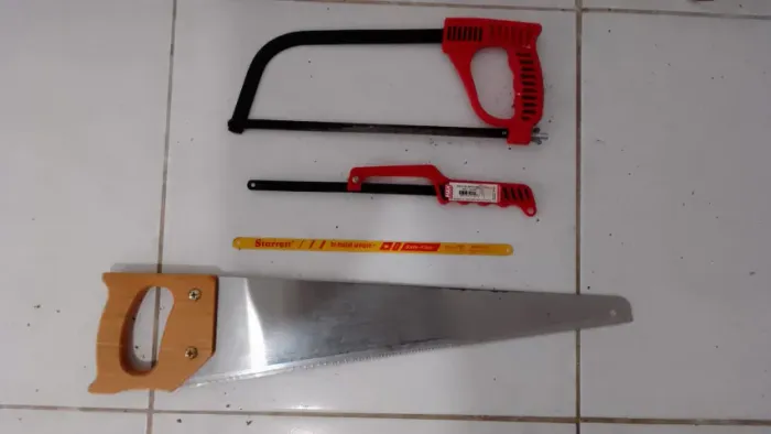 Essencial de ferramentas para corte! Inclui duas serras de arco robustas menor é novo e um