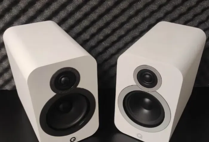 Caixas inglesas  Qacoustic 3020i novinhas